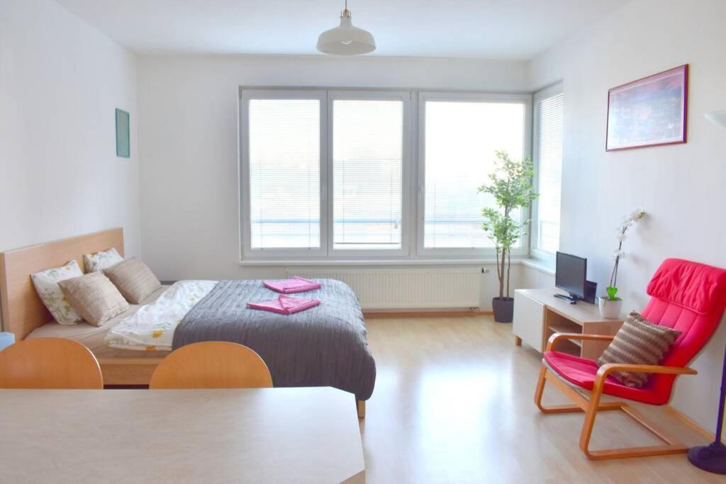Modern Apartments - Airport 8Mins Prague Exterior photo